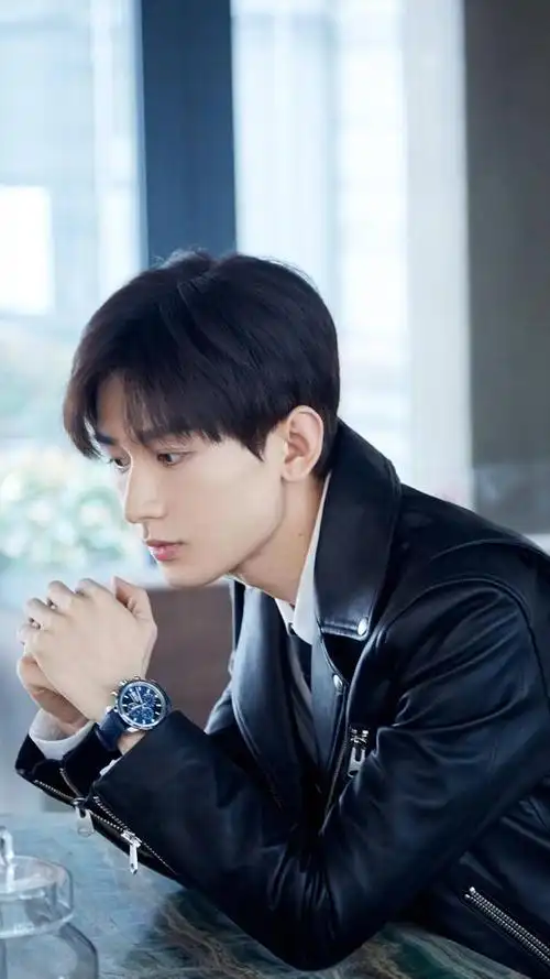 演员成毅,确认出演电视剧《沉香如屑》,来看帅照