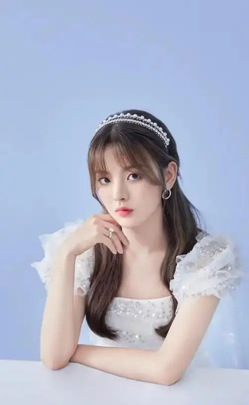 火箭少女101杨超越写真,清新脱俗,甜美可爱!