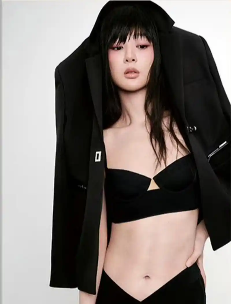 羡慕杨紫的肩颈线和马甲线 67