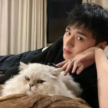 最新版气场强大的吸引人的男头很清新男生头像很酷的真人干净