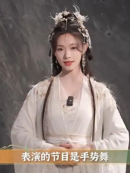 【水龙吟×移动融媒】创新合作,林允古装造型为大家带来手势舞,仙气