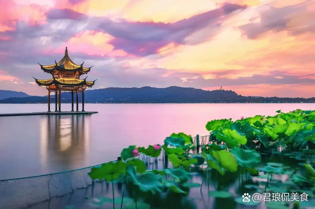 西湖十景-人间仙境 杭州西湖十景:苏堤春晓,断桥残雪,曲院风荷,花港观