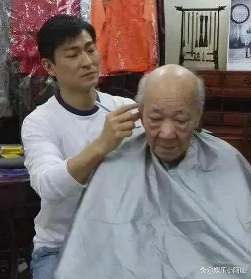 就该你火出道43年才看明白刘德华爱管闲事的操作