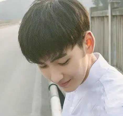 男学生剪什么发型好看?