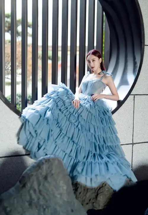 许靖韵星光大赏魅力性感写真图片