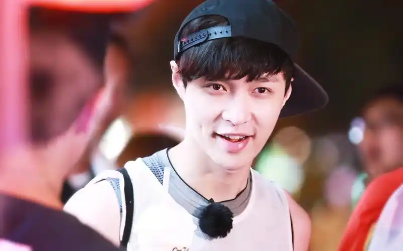 【张艺兴】我,一见你就笑_哔哩哔哩 (゜-゜)つロ 干杯~-bilibili