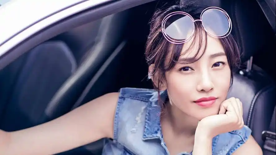 号称"中国第一狗仔卓伟"曝光的白百何出轨一事,已经被刷爆了