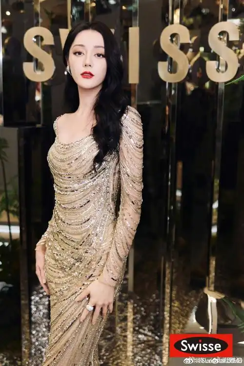 迪丽热巴星光大赏官宣##星光大赏ie双红毯