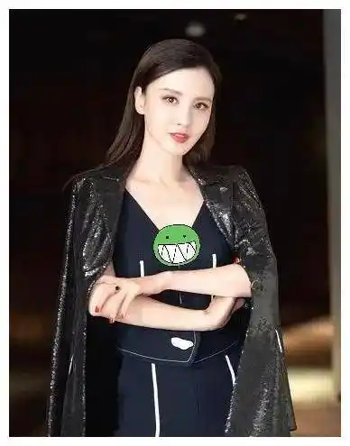 张萌终于放大招,穿无袖连体装尽显"3d"身材,172身高美极了_衬衫_女性