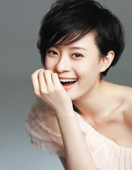 孙俪靓丽写真大秀纤细美腿!她影视剧角色魅力不可小觑_演技_粉色_长裙