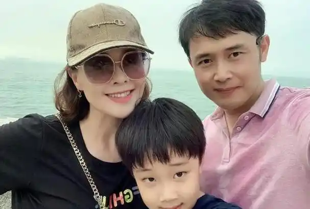 如《你是我的荣耀》中杨洋所饰角色的母亲,又如《乔家的儿女》里那位