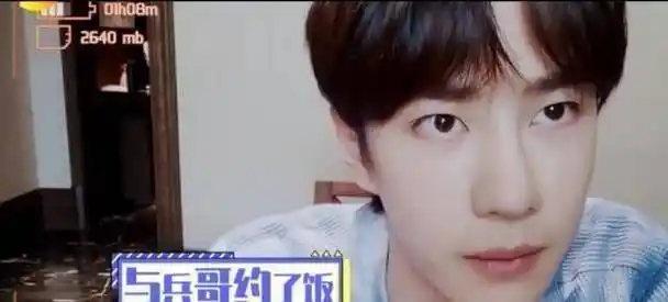 王一博横店约好友小聚综艺拍戏两不误同时爆红后肖战却销声匿迹