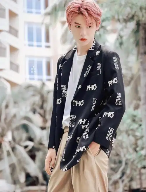 黄明昊优质壁纸