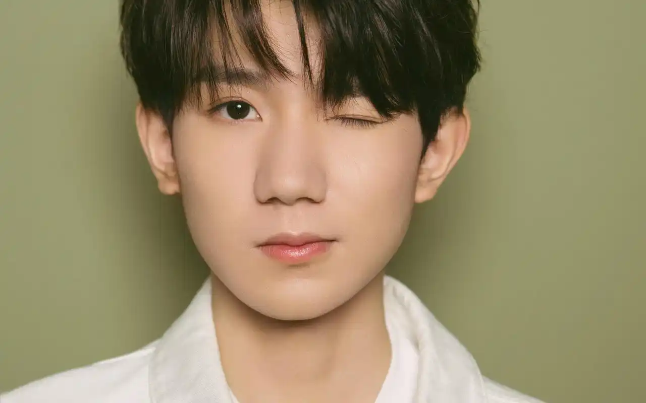 明星王源,代表作品包括男生学院自习室第二季 全员加速中/原来是美男