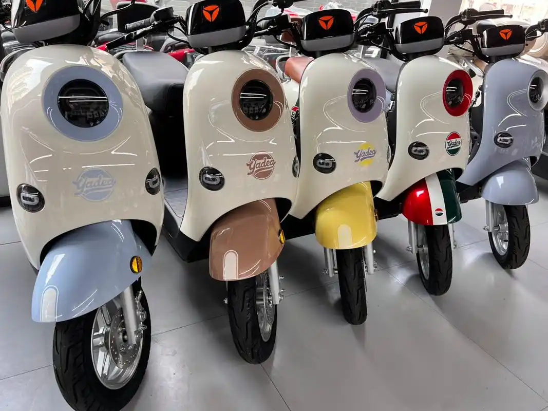 3000左右不需要驾照的电动车 雅迪新款欧曼3.