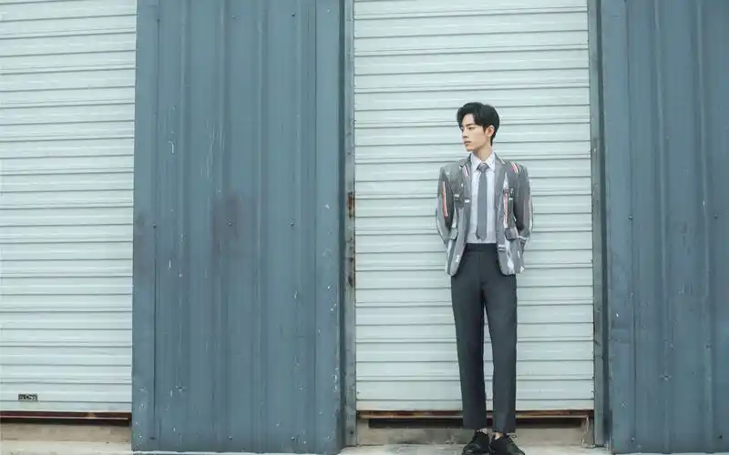 肖战温润帅气写真图片桌面壁纸