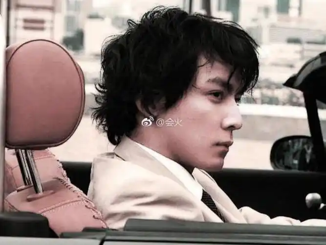 吴彦祖年轻时最帅图片吴彦祖16岁青涩照片曝光