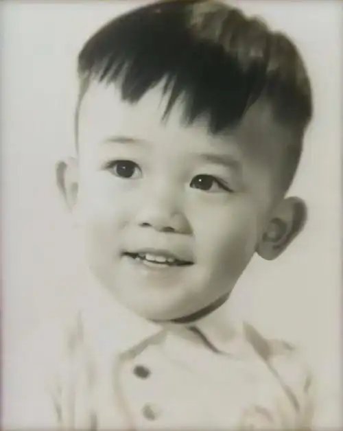 梁朝伟童年照