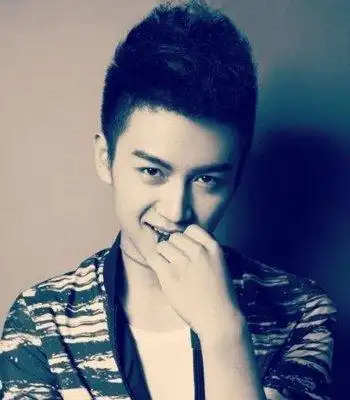 鲨鱼头帅气的男生短发男生阳光的短发发型