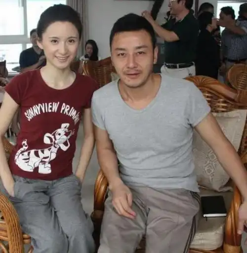 回顾刘姝含:没毕业就偷偷结婚,婚后连生两胎,为爱甘当家庭主妇