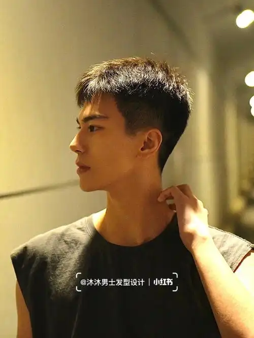 男士清爽短发自然微分碎盖