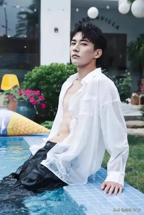 爆棚男神排名,邓为20,肖战第9,张艺兴第7,吴磊第4_身材_腹肌_时尚