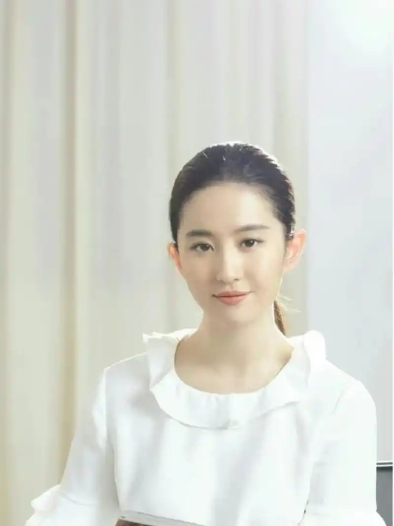 刘亦菲不管是正脸还是侧脸都堪称完美 360°无死角 #祖玛珑秋日美人香