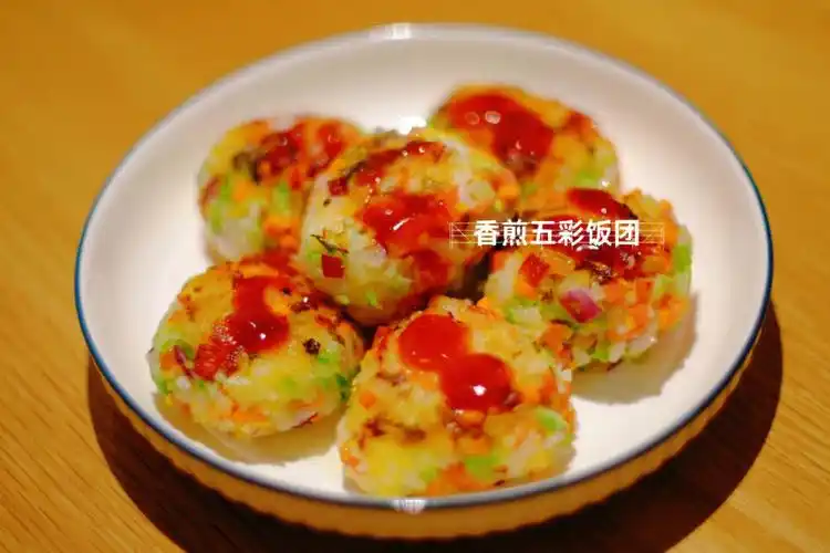 五彩饭团太诱人了剩米饭别再到丢了