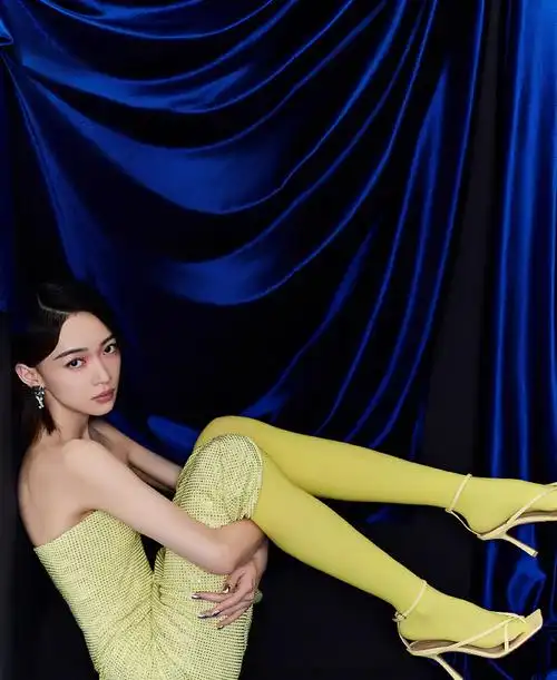 吴谨言高跟妆造