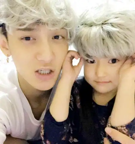 这个小女儿贝贝,是黄子韬参加深圳卫视全景式明星生活体验观察秀