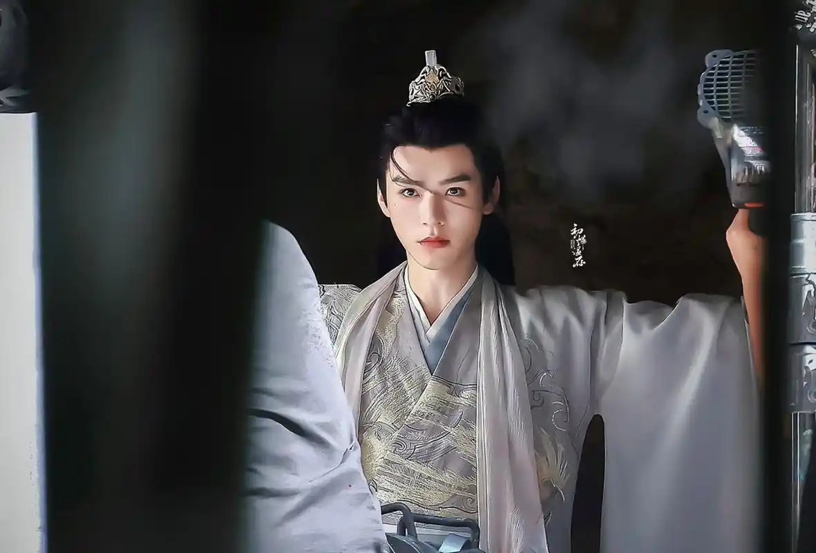 龚俊《狐妖小红娘月红篇》东方月初新路透图,这个颜值算得上古装美男