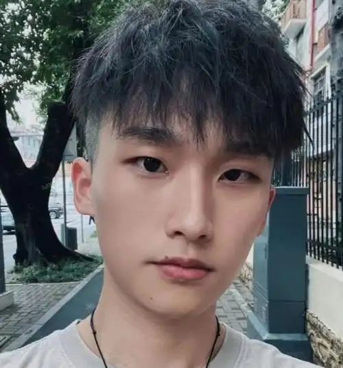 帅气锡纸烫短发 酷炫十足懒人必备_男生烫发 - 美发站