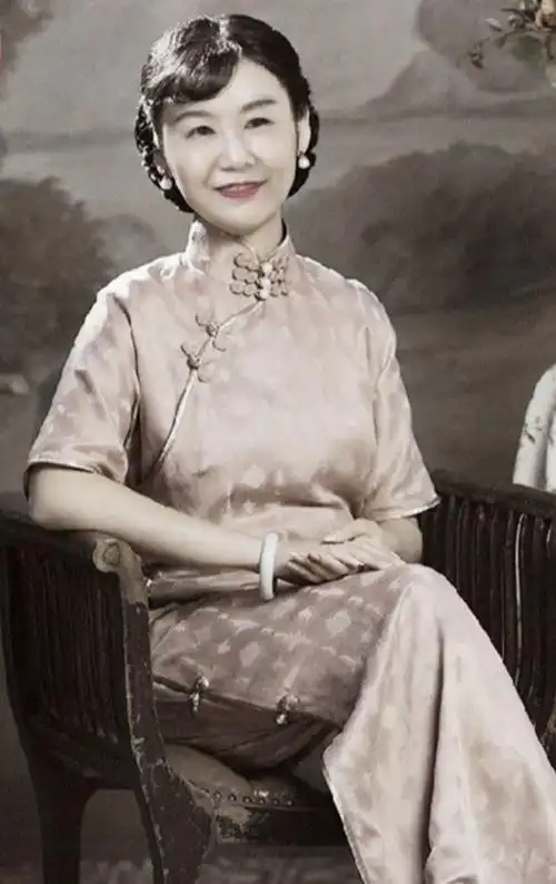 民国年代的女人穿着打扮真的很美