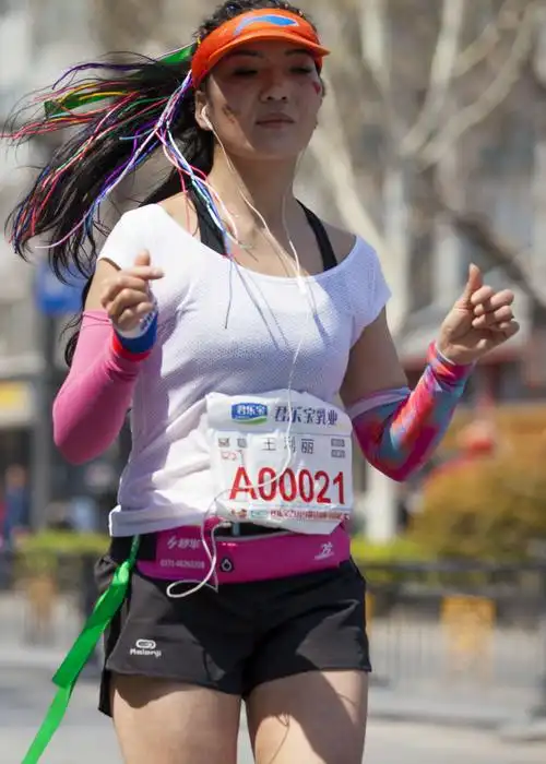 【百名美女跑者惊艳郑开马拉松】2019