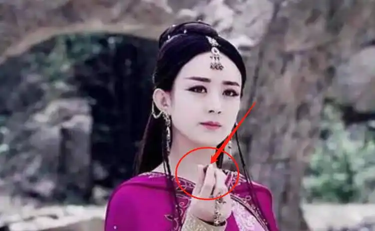 剧中"尬"性的穿帮,图2我忍住没笑,到图4憋不住了