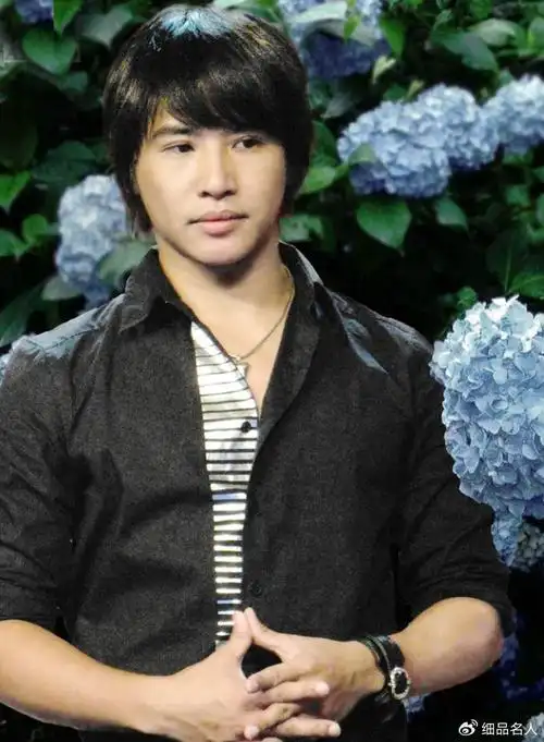 欧弟承认女友怀孕!他父母离异,替父还巨债,重庆籍前妻现状如何