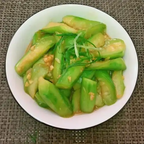 蒜蓉酱炒丝瓜,简单快手,鲜嫩清甜
