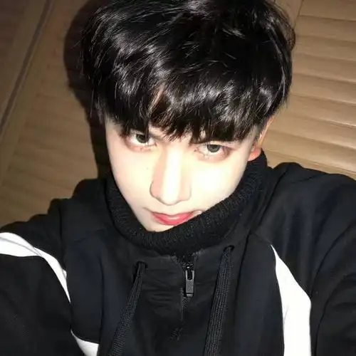 小弟弟帅气自拍照片_好看的男生头像图片_扣扣居