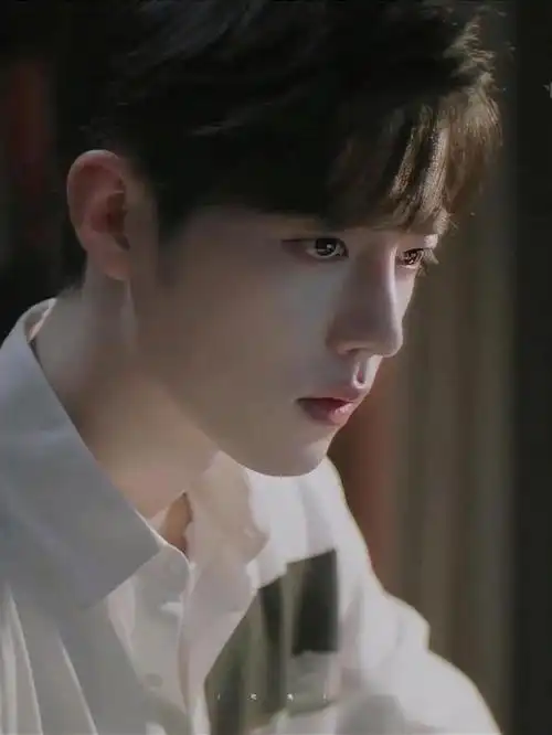 肖战一眼就惊艳的照片——肖战惊艳美图100张无水印横图