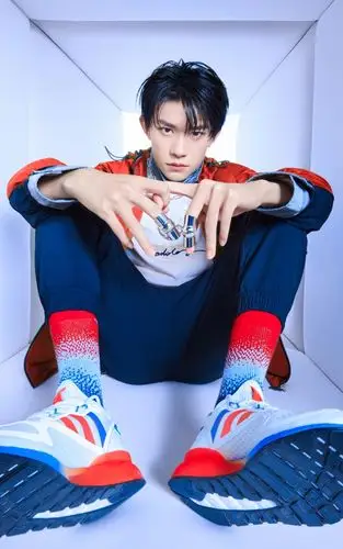 易烊千玺 adidasoriginals品牌代言人