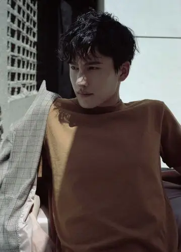 赵越街拍写真曝光 "可盐可甜"魅力十足(2)