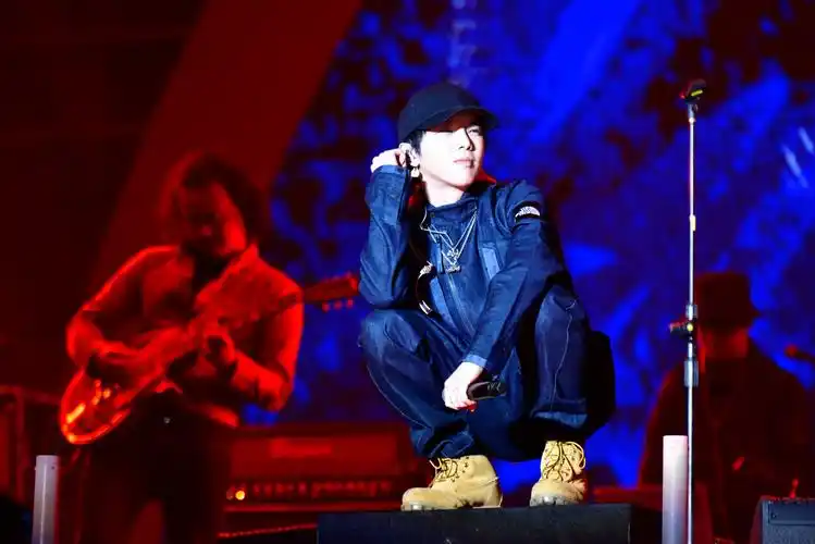 李宇春华晨宇霸气开唱 打造金秋超级音乐节