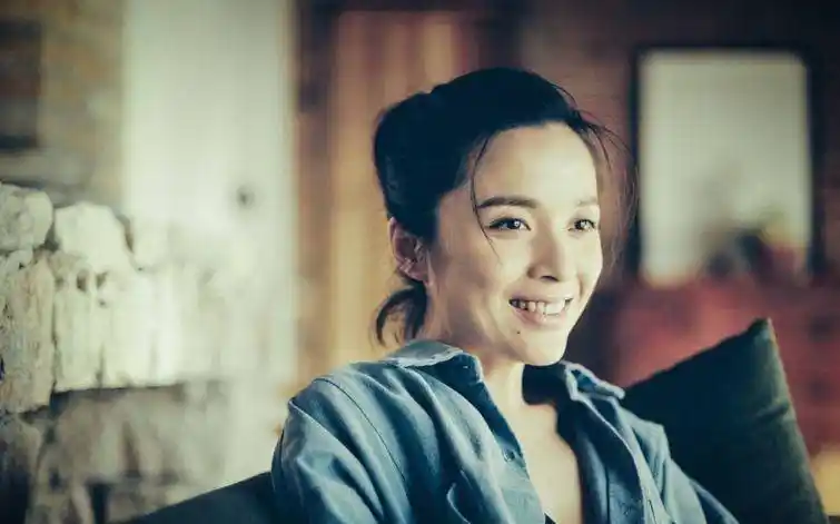 原创44岁靳东老婆曝光是大家很熟悉的一位演员她是谁呢