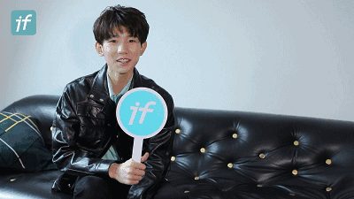 见过那么多明星比心,王源这样"掏心掏肺"的还是头一个