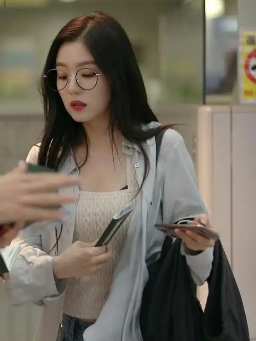 裴珠泫irene机场私服穿搭