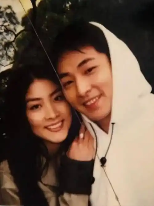 香港男星16岁做男模特入行,凭帅气外表被tvb看中曾与陈慧琳拍mv