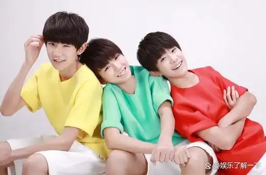 tfboys十周年水墨大片释出 少年黑白灰穿搭帅气