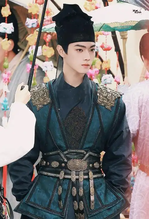 许凯真是天选古装人,每个妆造都是那么完美,🉑乖巧,🉑硬朗,🉑狠