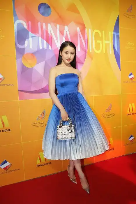 姜贞羽:走上戛纳红毯需要有一颗强大的内心