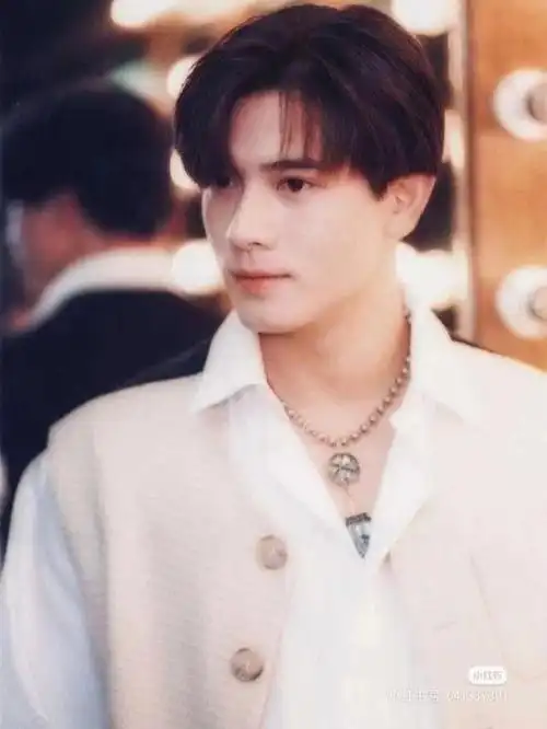 今天终于理发了图8,9#郭富城这发型酷  #郭富城